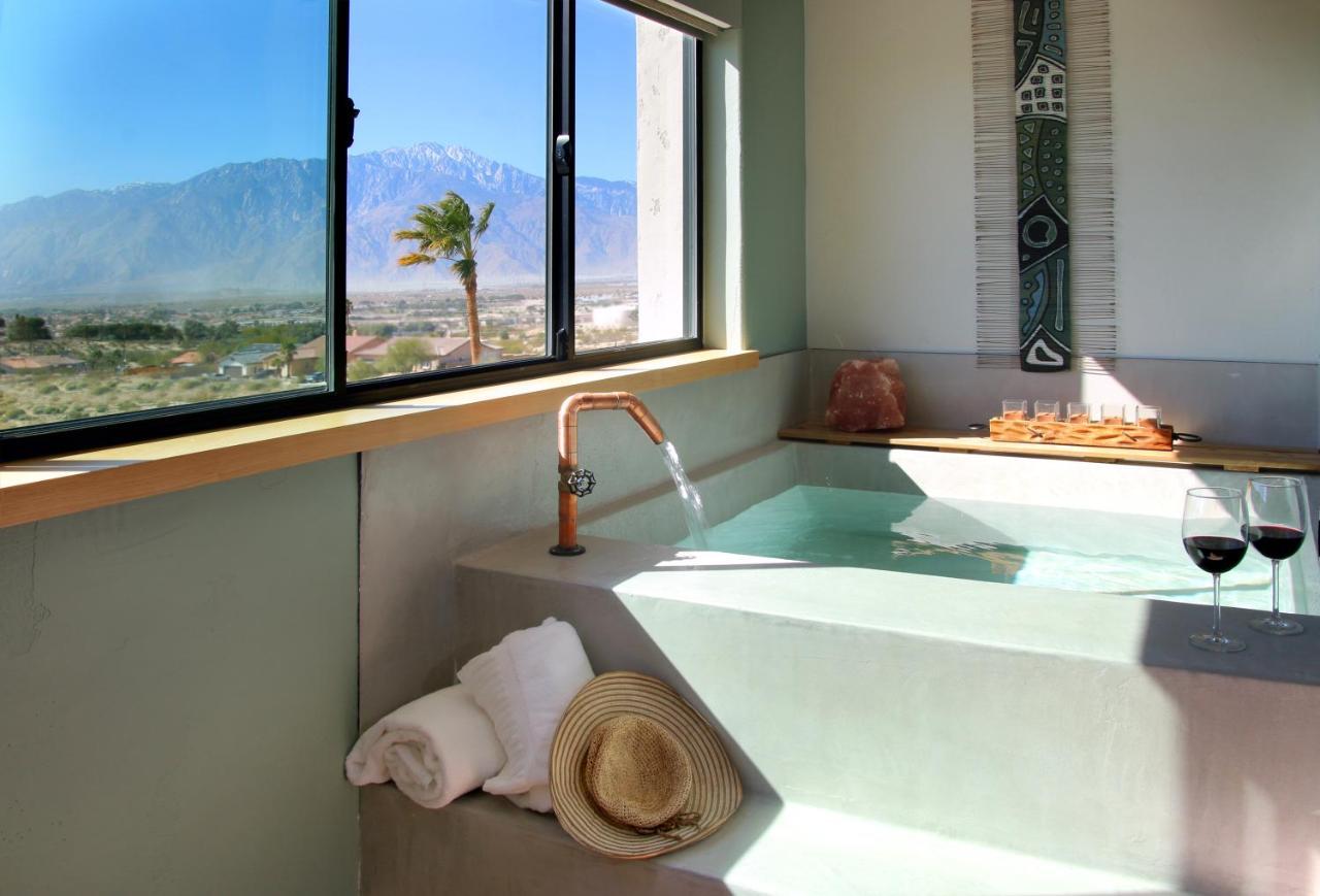 Azure Palm Hot Springs Hotel เดเซิร์ทฮอตสปริงส์ ภายนอก รูปภาพ